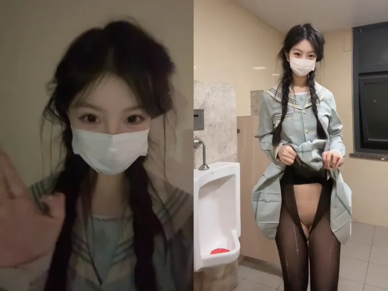 Cô bạn gái sinh viên cấp 3 live tự sướng trong nhà vệ sinh nam p2